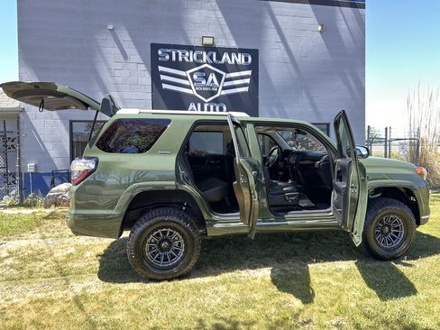 Used 2022 Toyota 4Runner Limited AWD/4WD image 27