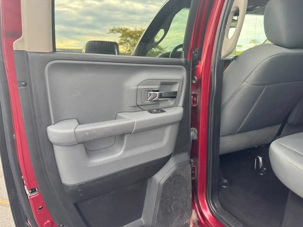 Used 2014 RAM 1500 Classic SLT w/ Luxury Group AWD/4WD image 10