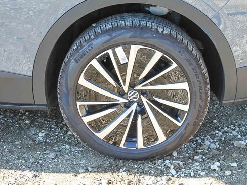New 2025 Volkswagen ID.4 Pro AWD/4WD image 9