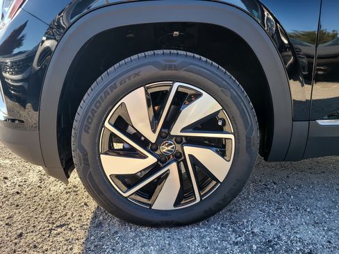 New 2026 Volkswagen Atlas SEL image 10