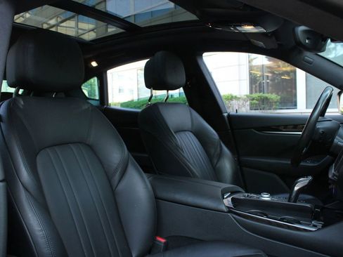 Used 2022 Maserati Levante GT AWD/4WD image 29