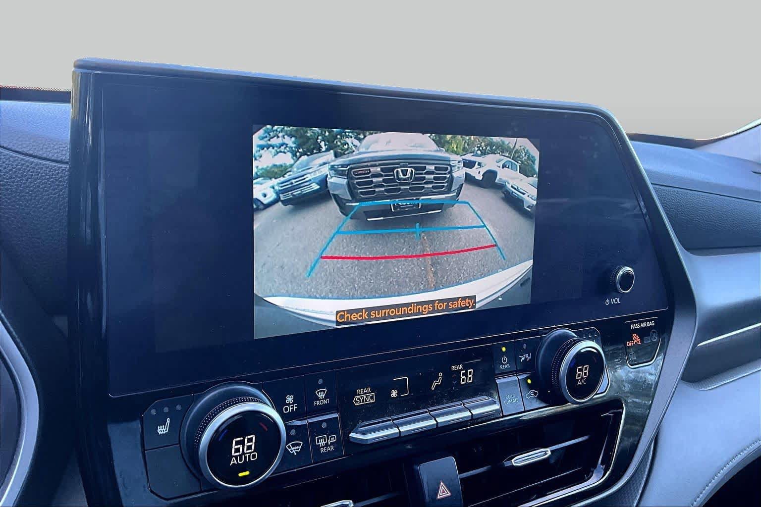 Used 2023 Toyota Highlander XLE AWD/4WD image 28