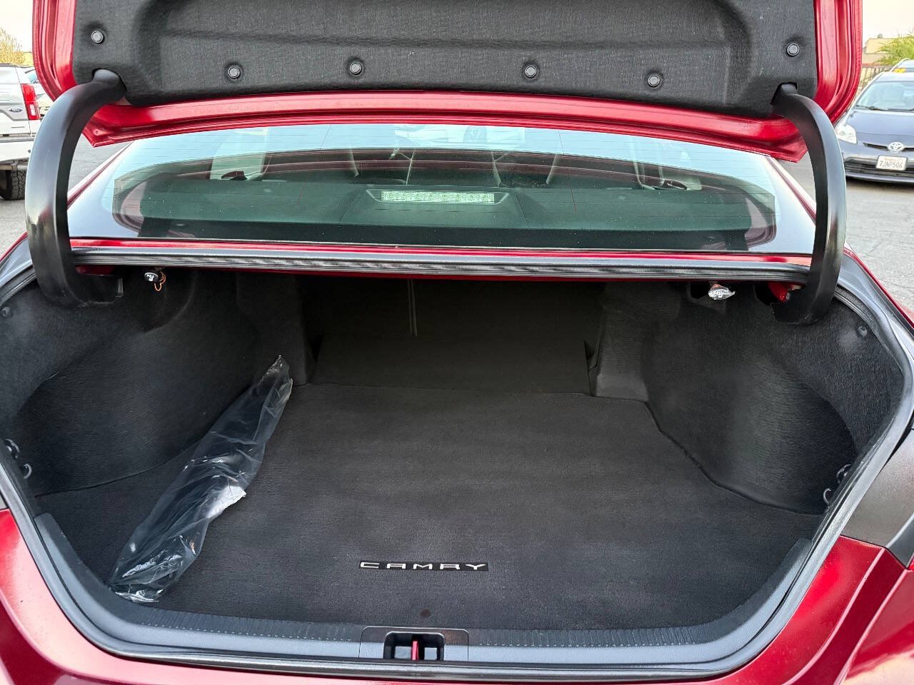 Used 2018 Toyota Camry SE FWD image 15