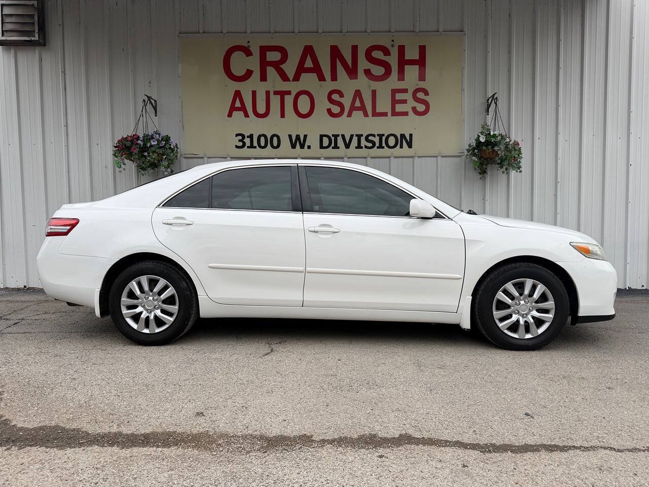 Used 2010 Toyota Camry SE FWD image 5