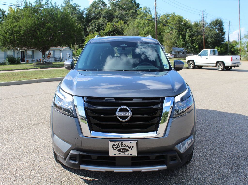 Used 2025 Nissan Pathfinder SL AWD/4WD image 4