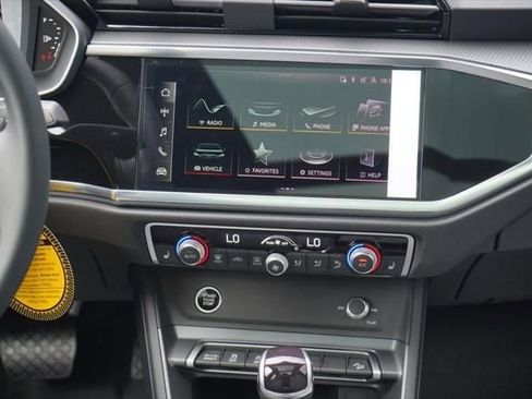 New 2025 Audi Q3 2.0T Premium image 10