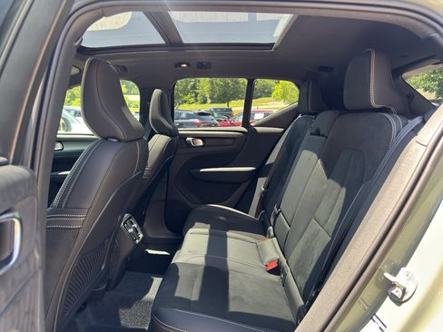 Used 2025 Volvo XC40 B5 Ultra AWD/4WD image 29