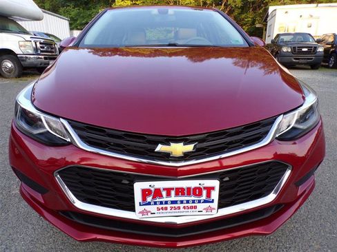 Used 2017 Chevrolet Cruze LT image 2