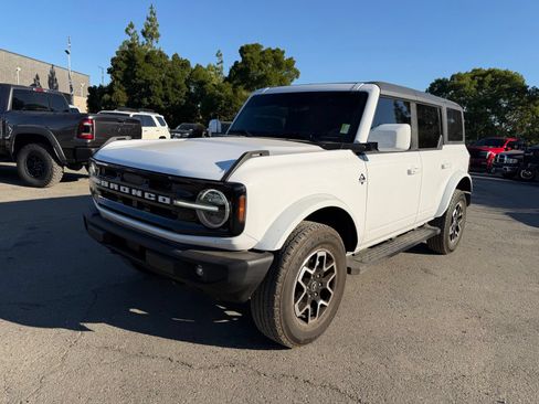 Used 2024 Ford Bronco Outer Banks AWD/4WD image 1