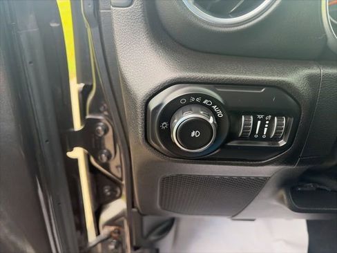Used 2020 Jeep Wrangler Unlimited Sahara AWD/4WD image 19