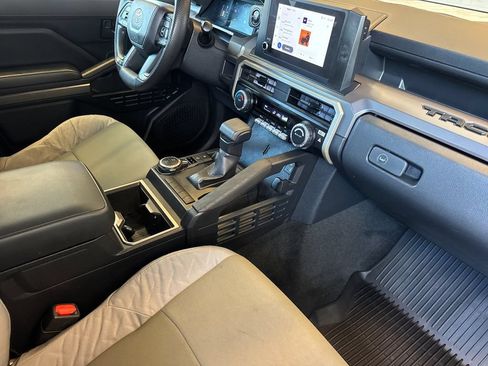 Used 2024 Toyota Tacoma SR5 AWD/4WD image 18