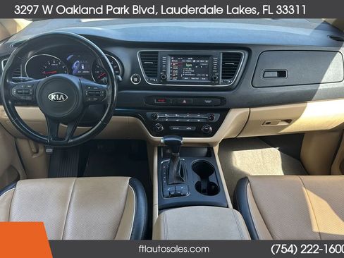 Used 2017 Kia Sedona LX w/ LX Essentials Premium Package FWD image 30