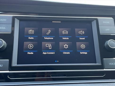 Used 2023 Volkswagen Jetta SE image 18