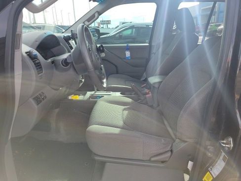 Used 2016 Nissan Frontier SV image 10