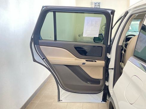 Used 2024 Lincoln Aviator AWD image 8