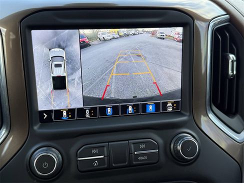 Used 2021 Chevrolet Silverado 1500 High Country w/ Technology Package image 28