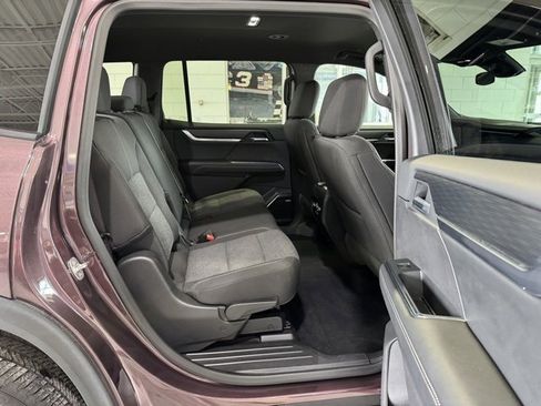 Used 2025 GMC Acadia Elevation image 16