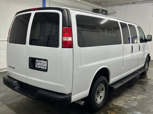 Used 2022 Chevrolet Express 3500 LS RWD image 3