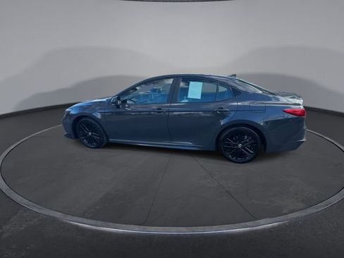 Used 2025 Toyota Camry SE image 9