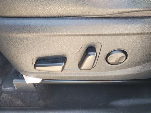 Used 2019 Hyundai Santa Fe Limited image 4