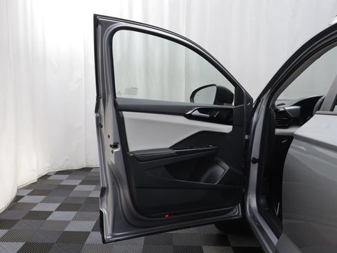 Used 2025 Volkswagen Taos S AWD/4WD image 4