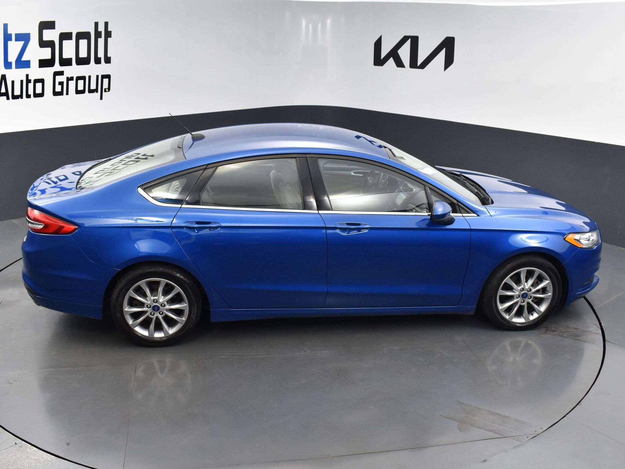 Used 2017 Ford Fusion SE w/ Fusion SE Technology Package FWD image 14