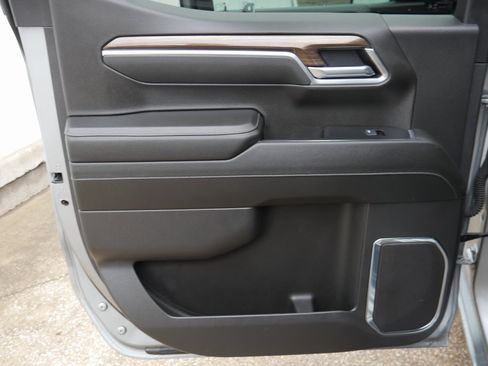 Used 2025 Chevrolet Silverado 1500 LT image 31