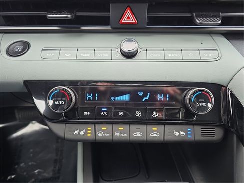 New 2025 Hyundai Elantra Limited image 19