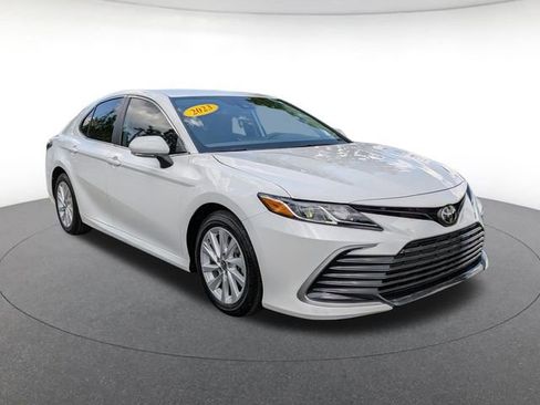 Used 2023 Toyota Camry LE w/ Convenience Package FWD image 9