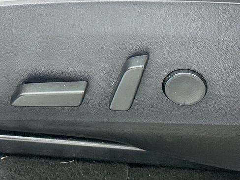 Used 2020 Tesla Model Y Long Range image 13