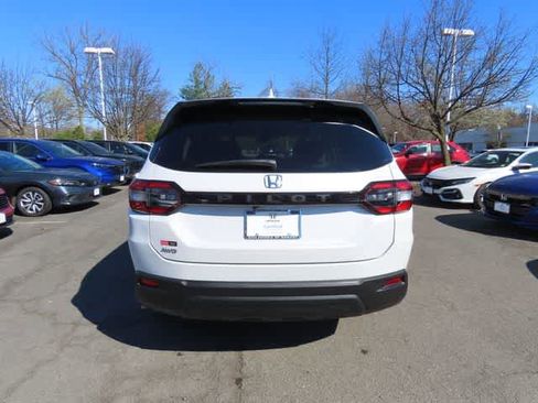 Certified 2023 Honda Pilot LX image 5