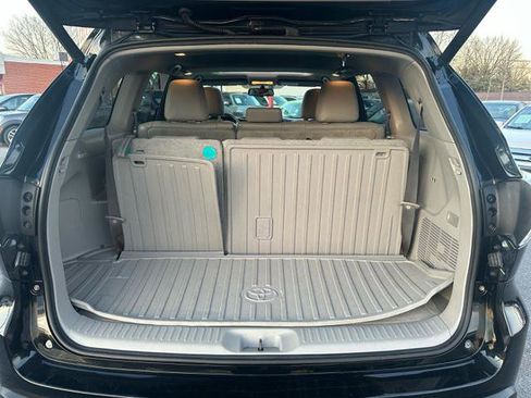 Used 2014 Toyota Highlander XLE image 14