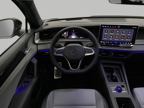 New 2026 Volkswagen Tiguan SE R-Line image 11