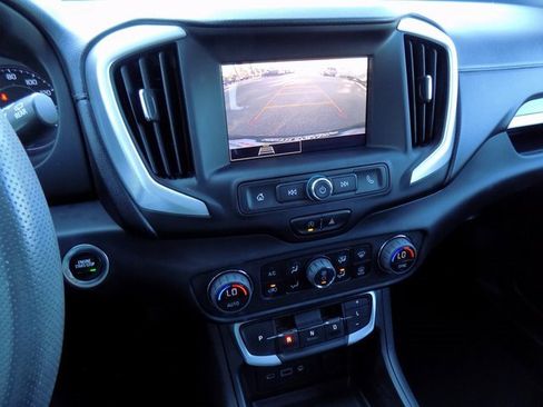 Used 2023 GMC Terrain SLE w/ Driver Convenience Package image 18