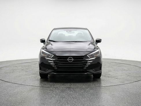 Used 2025 Nissan Versa SV image 2