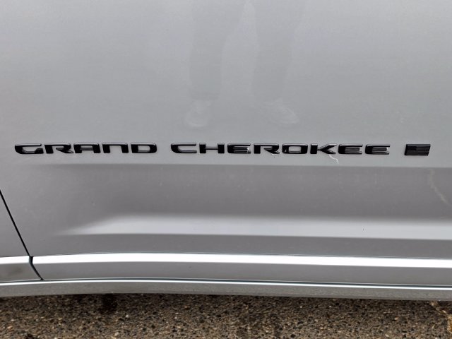 Certified 2025 Jeep Grand Cherokee Summit w/ Obsidian Package AWD/4WD image 25