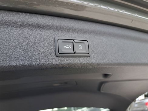 New 2025 Audi Q3 2.0T Premium image 32