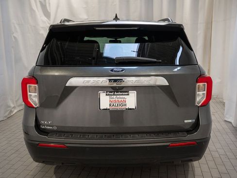 Used 2020 Ford Explorer XLT w/ Comfort Package image 4