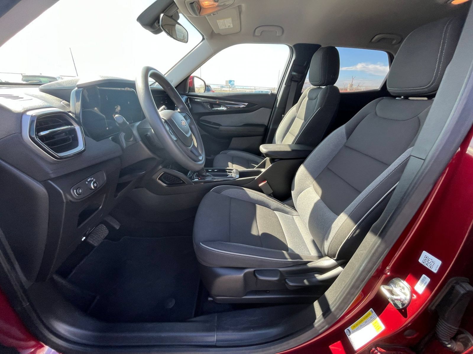 Used 2025 Chevrolet TrailBlazer LT FWD image 21