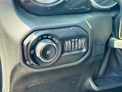 Used 2021 Jeep Wrangler Unlimited Rubicon w/ Dual Top Group AWD/4WD image 9