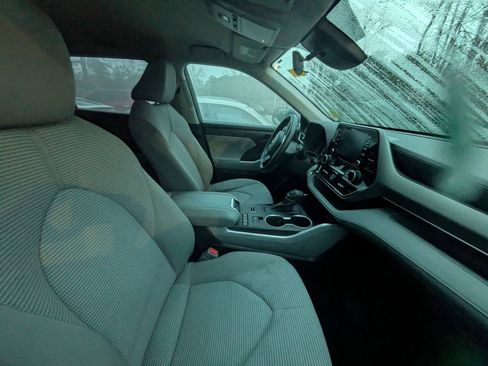 Used 2022 Toyota Highlander L image 10