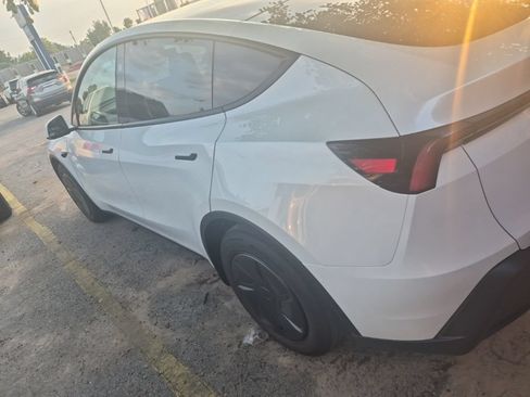Used 2026 Tesla Model Y AWD image 7