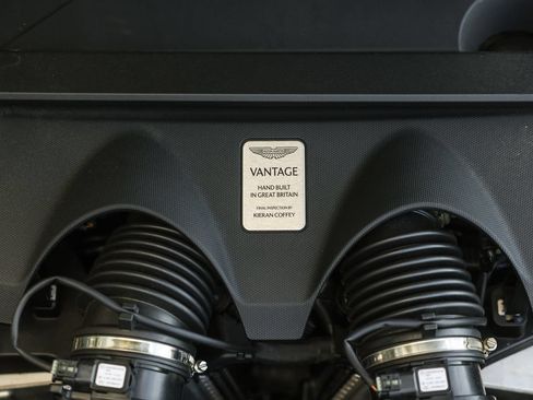 Used 2025 Aston Martin V8 Vantage Coupe RWD image 37