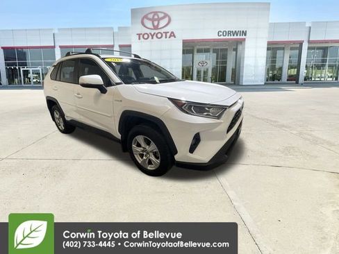 Used 2019 Toyota RAV4 XLE image 2