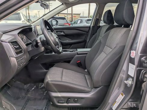 Used 2024 Nissan Rogue SV image 25