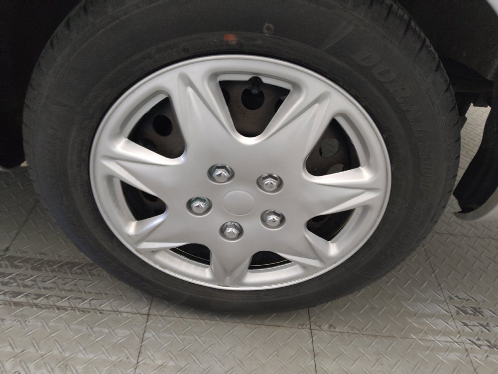 Used 2018 Nissan Versa SV FWD image 31