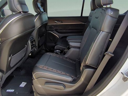 New 2025 Jeep Grand Cherokee L Summit w/ MOPAR Finishing Package AWD/4WD image 16