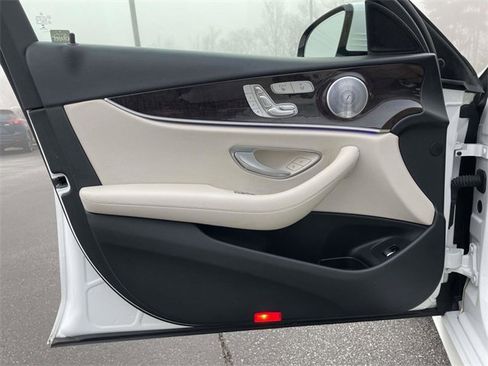 Used 2019 Mercedes-Benz E 300 4MATIC image 15