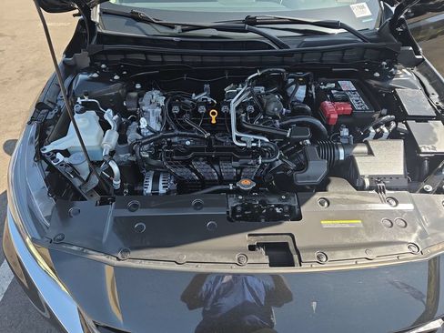 Used 2025 Nissan Altima 2.5 SV FWD image 19