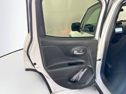 Used 2023 Jeep Renegade Latitude image 26